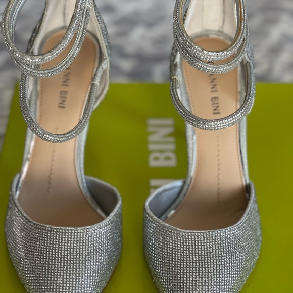 NWT Gianni Bini Bling jeweled heals - Picture 6 of 8